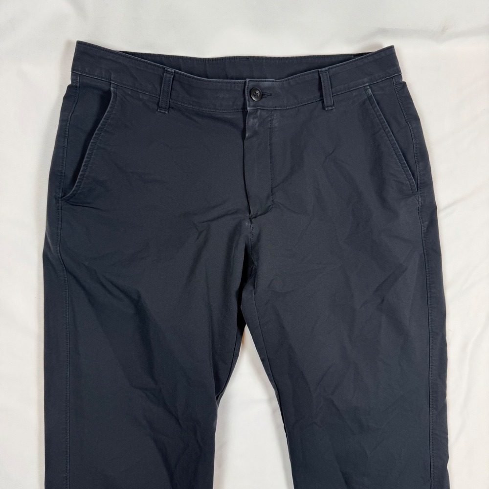 Under Armour Mens 36/32 Performance Chino Pants Black Polyester Straight Leg